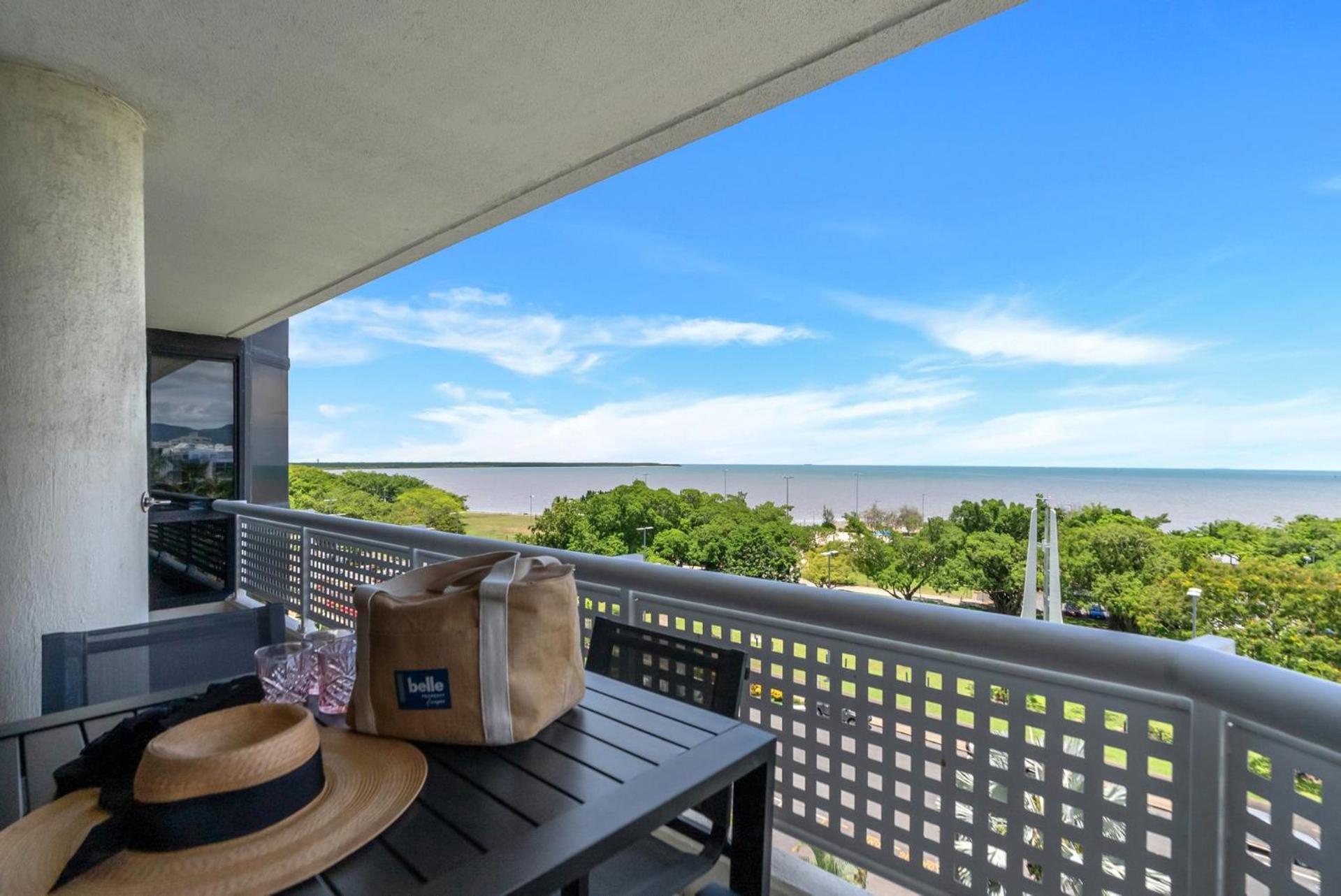 Belle Escapes 73 Rydges Plaza Esplanade With Ocean & City Views Apartment Cairns Exterior photo